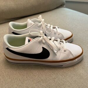 Ladies Nike Court Legacy Tennis Shoes-Size 9.5